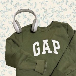 GAP sweatshirt